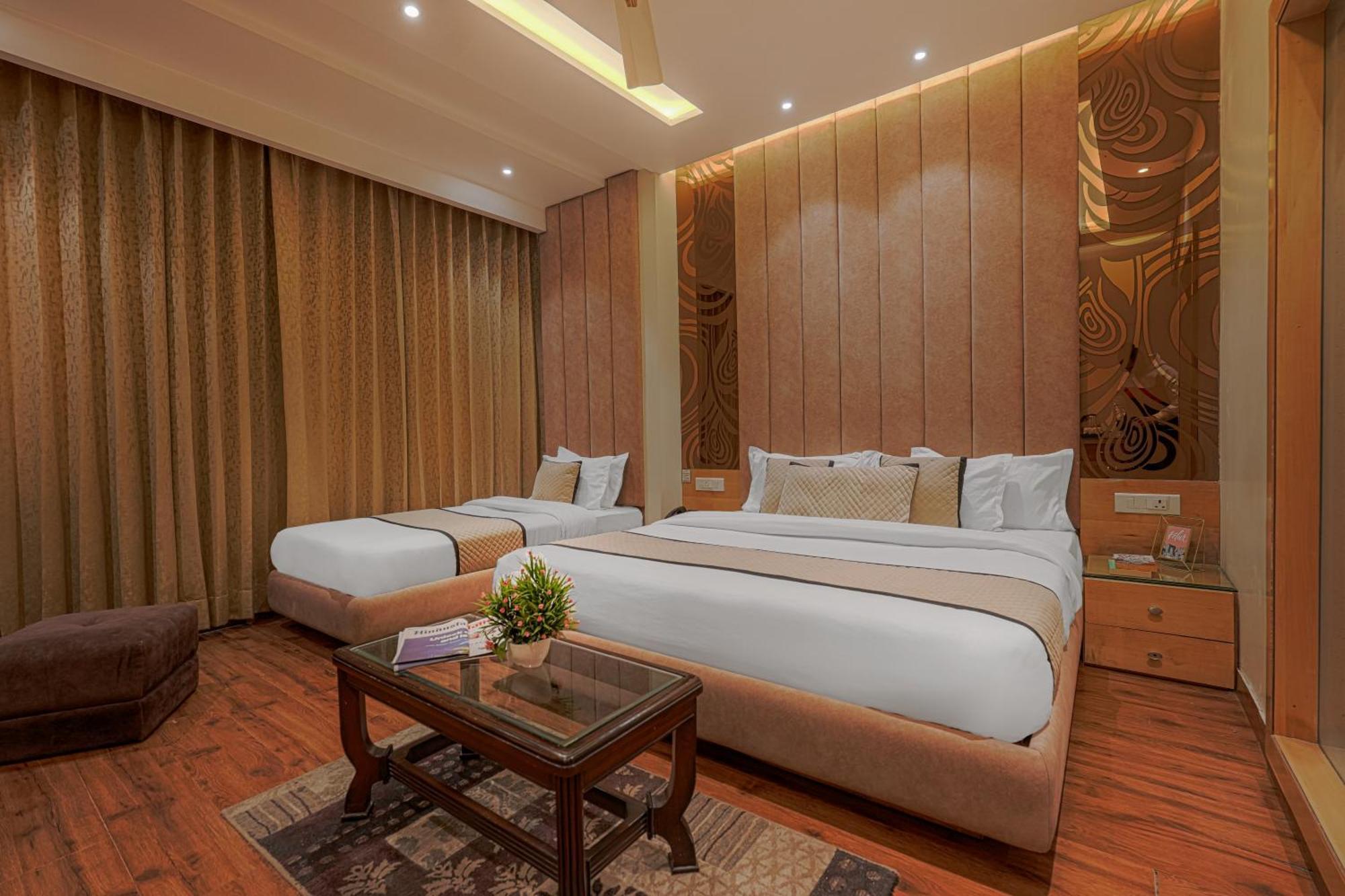 Csjs Inn Hotel Amritsar Zewnętrze zdjęcie