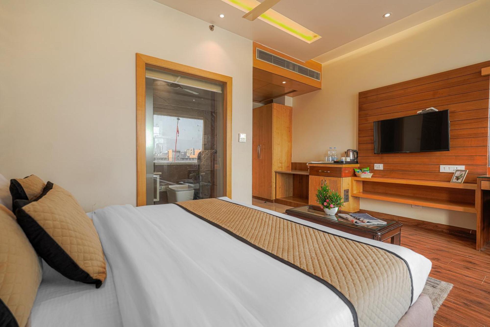 Csjs Inn Hotel Amritsar Zewnętrze zdjęcie