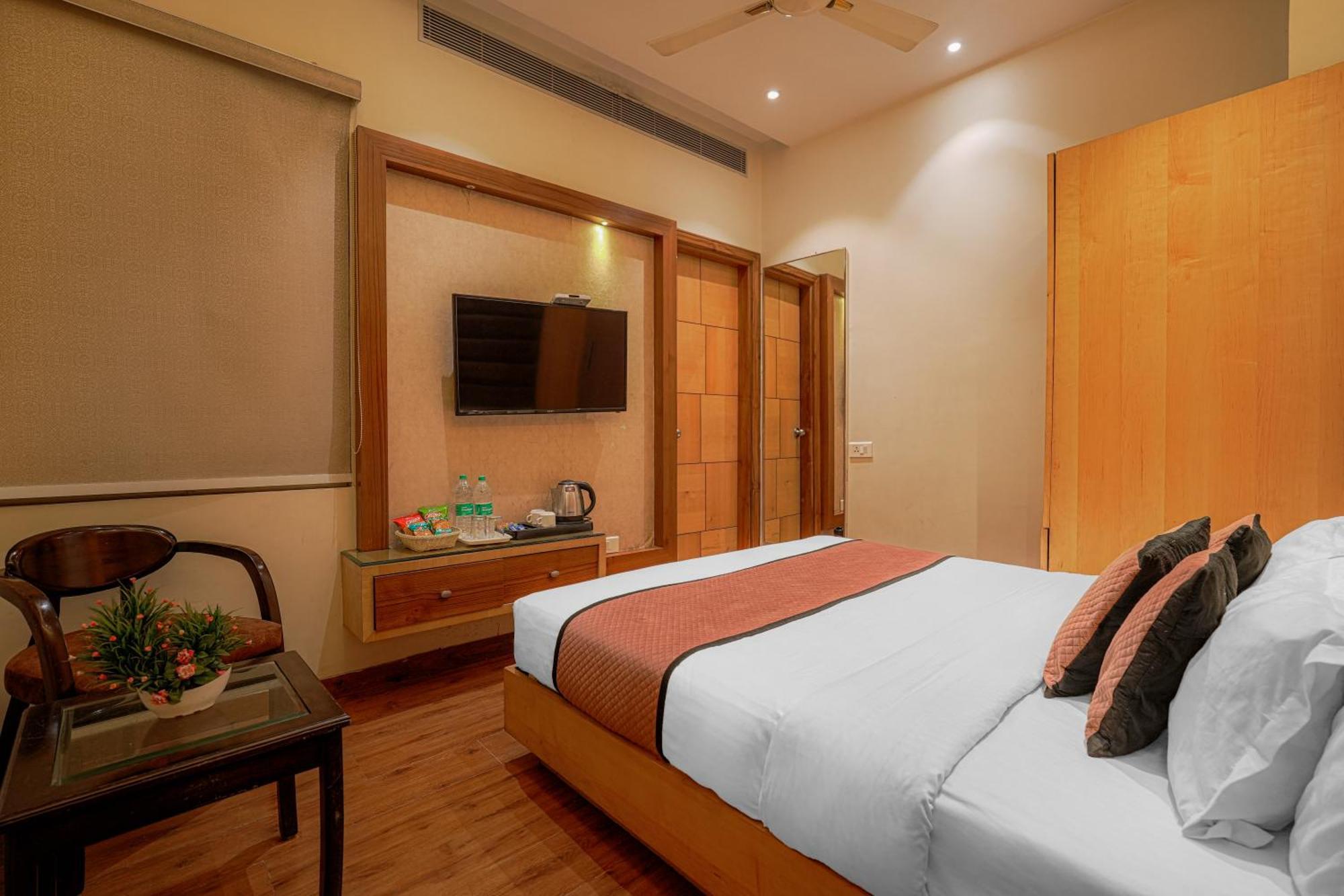 Csjs Inn Hotel Amritsar Zewnętrze zdjęcie
