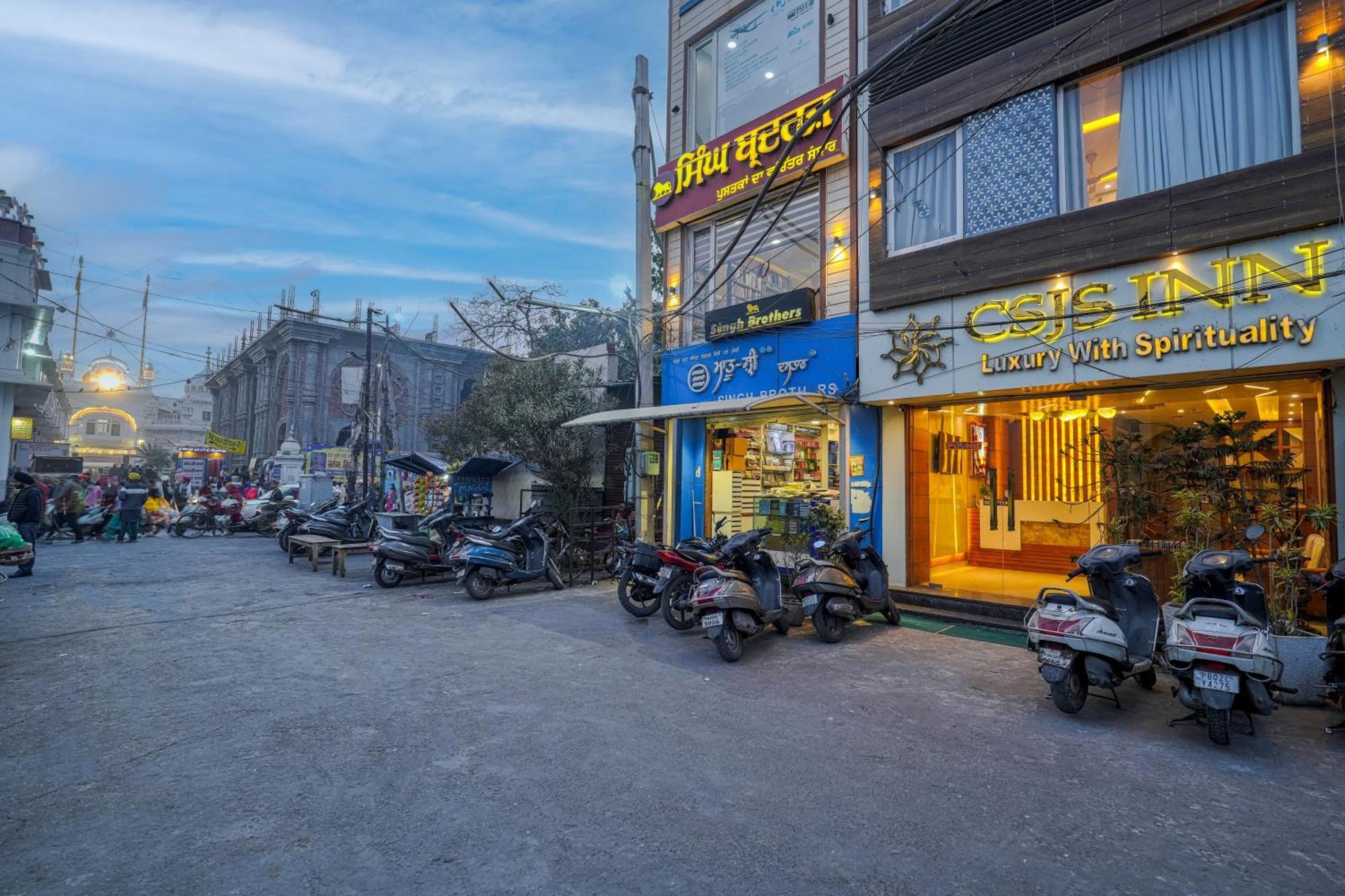 Csjs Inn Hotel Amritsar Zewnętrze zdjęcie