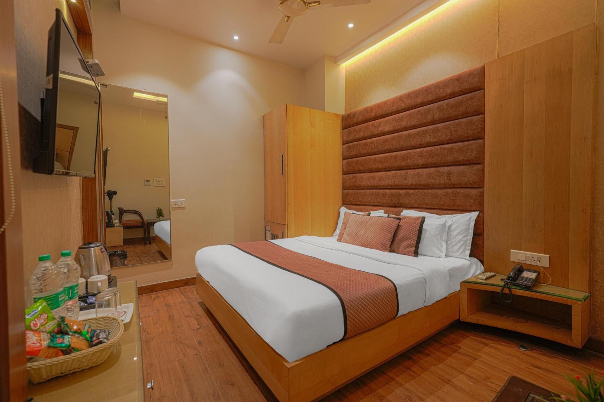Csjs Inn Hotel Amritsar Zewnętrze zdjęcie