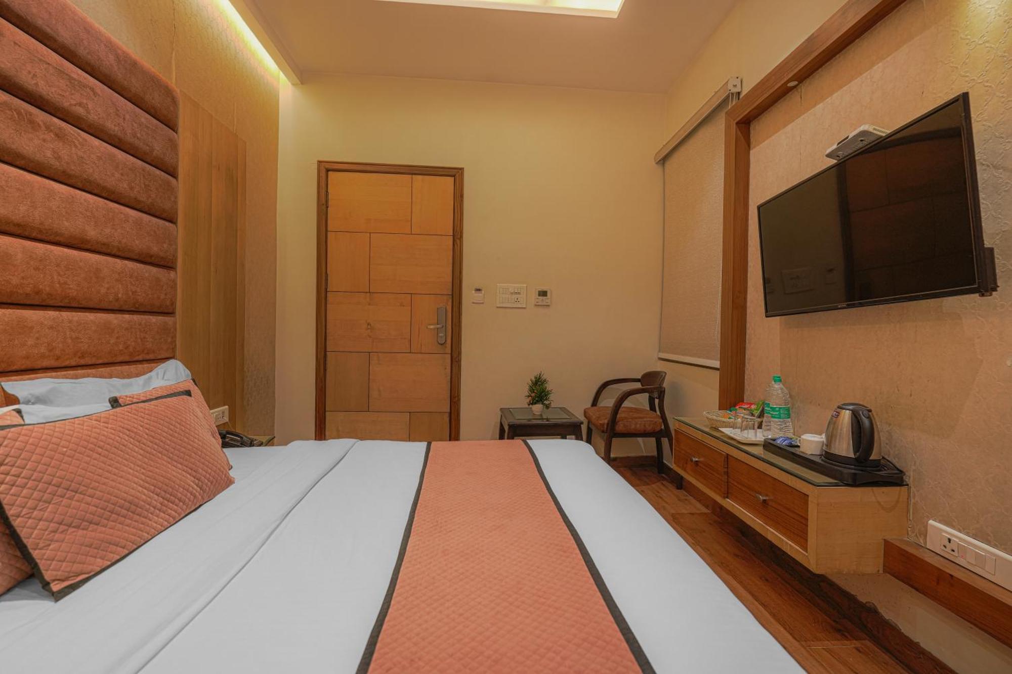 Csjs Inn Hotel Amritsar Zewnętrze zdjęcie